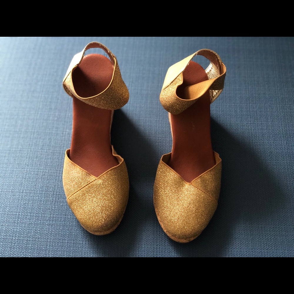 Gold cork wedges